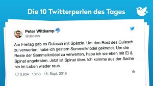 Am Freitag gab es Gulasch mit Spätzle. Um den Rest des Gulasch zu verwerten, habe ich gestern Semmelknödel geknetet. Um die Reste der Semmelknödel zu verwerten, habe ich sie eben mit Ei & Spinat angebraten. Jetzt ist Spinat über. Ich komme aus der Sache nie im Leben wieder raus.