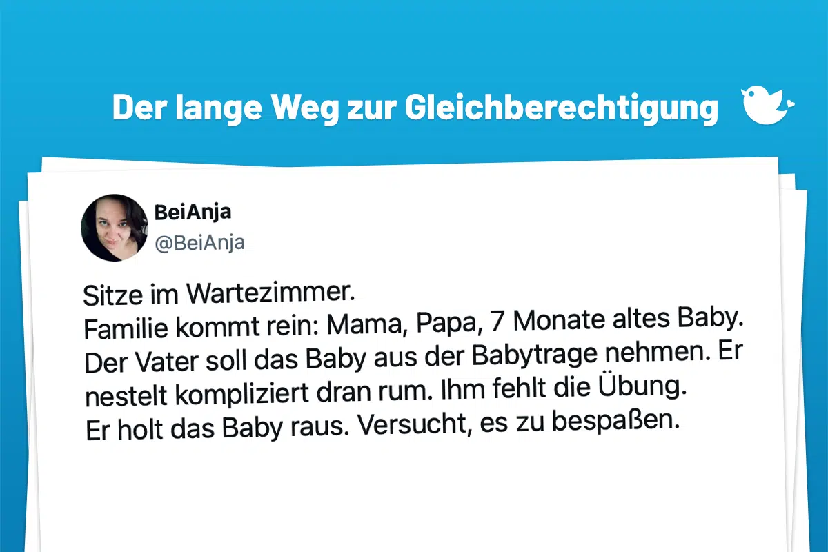 Sitze im Wartezimmer. Familie kommt rein: Mama, Papa, 7 Monate altes Baby. Der Vater soll das Baby aus der Babytrage nehmen. Er nestelt kompliziert dran rum. Ihm fehlt die Übung. Er holt das Baby raus. Versucht, es zu bespaßen. Die Mutter reicht ihm eine Flasche. Er will sie — BeiAnja  (@BeiAnja)