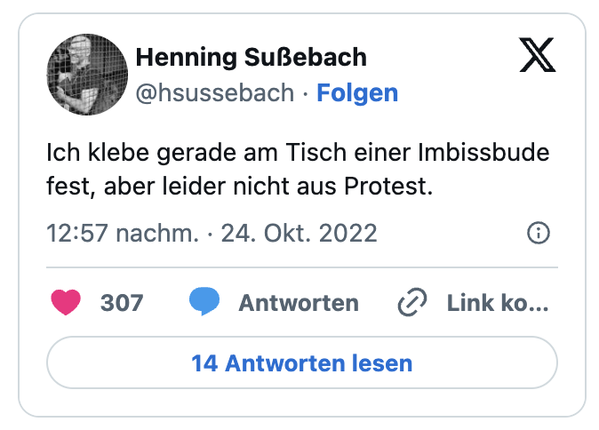 Ich klebe gerade am Tisch einer Imbissbude fest, aber leider nicht aus Protest.