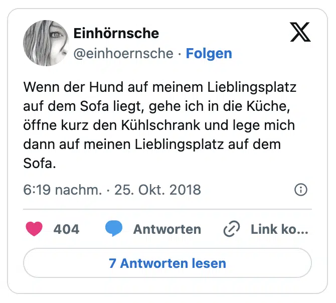 Wenn der Hund auf meinem Lieblingsplatz auf dem Sofa liegt, gehe ich in die Küche, öffne kurz den Kühlschrank und lege mich dann auf meinen Lieblingsplatz auf dem Sofa.
