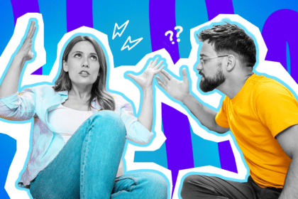 Humorvolle Collage zum Thema Mansplaining: Eine genervte Frau in Schwarz-Weiß rollt vielsagend die Augen und wirft resigniert die Hände in die Luft. Rechts daneben lehnt sich ein Mann mit Brille in einem leuchtend gelben T-Shirt gestikulierend nach vorne, als würde er ihr gerade ungefragt die Welt erklären. Weiße Blitz- und Fragezeichen-Icons zwischen den beiden sowie das Pop-Art-Motiv vor einem blau-violetten Wellen-Hintergrund visualisieren humorvoll die pure Frustration über besserwisserische Männer und ungefragte Ratschläge.