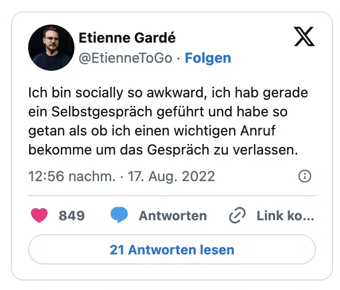 Ich bin socially so awkward, ich hab gerade ein Selbstgespräch geführt und habe so getan als ob ich einen wichtigen Anruf bekomme um das Gespräch zu verlassen.
