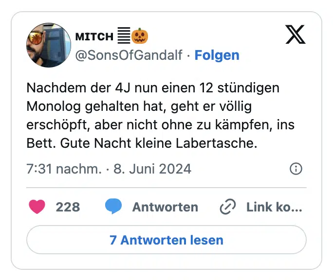 Nachdem der 4J nun einen 12 stündigen Monolog gehalten hat, geht er völlig erschöpft, aber nicht ohne zu kämpfen, ins Bett. Gute Nacht kleine Labertasche.
