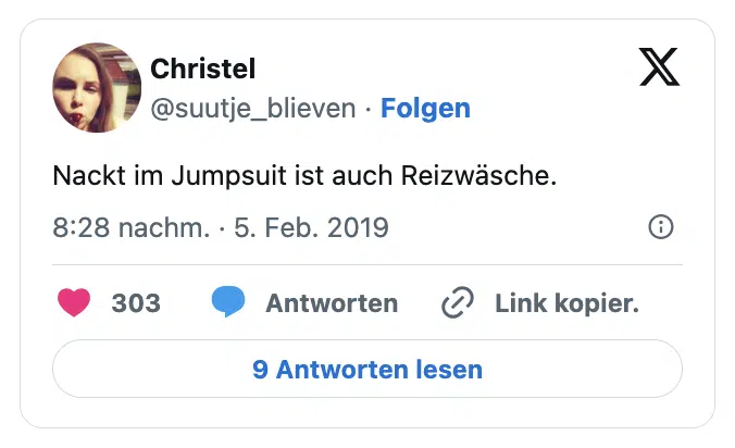 Nackt im Jumpsuit ist auch Reizwäsche.

