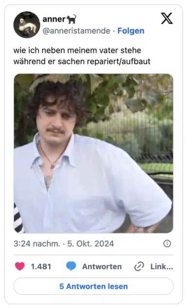 wie ich neben meinem vater stehe während er sachen repariert/aufbaut