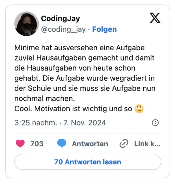 Minime hat ausversehen eine Aufgabe zuviel Hausaufgaben gemacht und damit die Hausaufgaben von heute schon gehabt. Die Aufgabe wurde wegradiert in der Schule und sie muss sie Aufgabe nun nochmal machen. 
Cool. Motivation ist wichtig und so 🙄