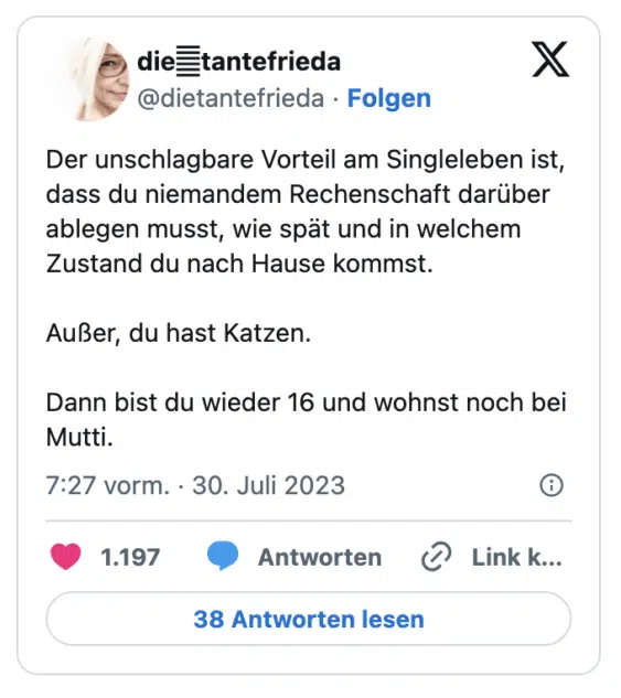Der unschlagbare Vorteil am Singleleben ist, dass du niemandem Rechenschaft darüber ablegen musst, wie spät und in welchem Zustand du nach Hause kommst. 

Außer, du hast Katzen. 

Dann bist du wieder 16 und wohnst noch bei Mutti.