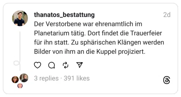 Der Verstorbene war ehrenamtlich im Planetarium tätig. Dort findet die Trauerfeier für ihn statt. Zu sphärischen Klängen werden Bilder von ihm an die Kuppel projiziert.
