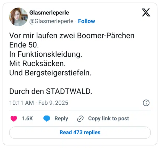 Vor mir laufen zwei Boomer-Pärchen Ende 50.
In Funktionskleidung.
Mit Rucksäcken.
Und Bergsteigerstiefeln.

Durch den STADTWALD.