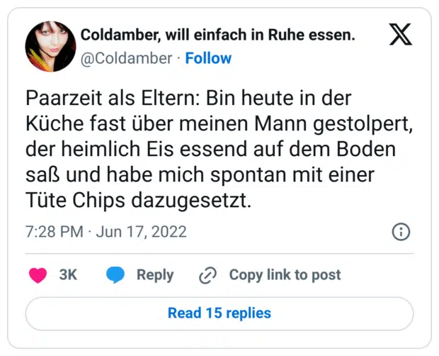Paarzeit als Eltern: Bin heute in der Küche fast über meinen Mann gestolpert, der heimlich Eis essend auf dem Boden saß und habe mich spontan mit einer Tüte Chips dazugesetzt.