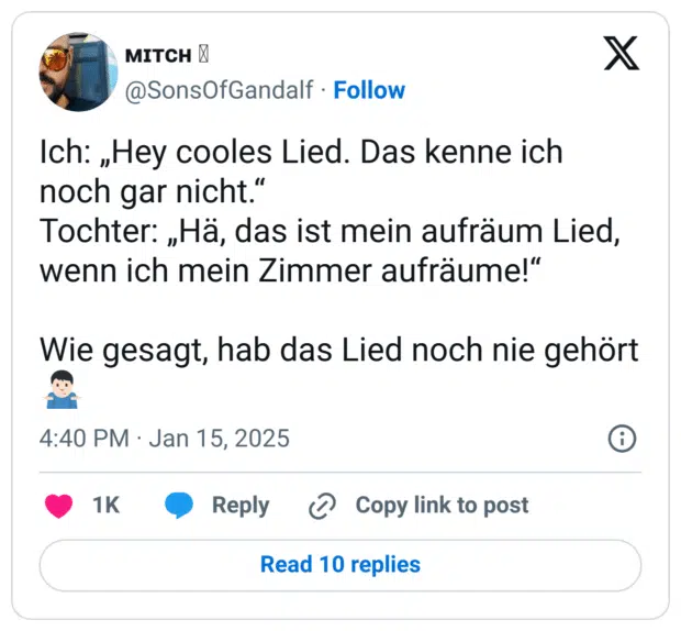 Ich: „Hey cooles Lied. Das kenne ich noch gar nicht.“
Tochter: „Hä, das ist mein aufräum Lied, wenn ich mein Zimmer aufräume!“
Wie gesagt, hab das Lied noch nie gehört :mann_zuckt_mit_schultern::hautton-2: