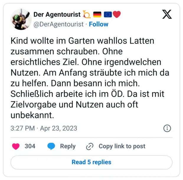 Kind wollte im Garten wahllos Latten zusammen schrauben. Ohne ersichtliches Ziel. Ohne irgendwelchen Nutzen. Am Anfang sträubte ich mich da zu helfen. Dann besann ich mich. Schließlich arbeite ich im ÖD. Da ist mit Zielvorgabe und Nutzen auch oft unbekannt.