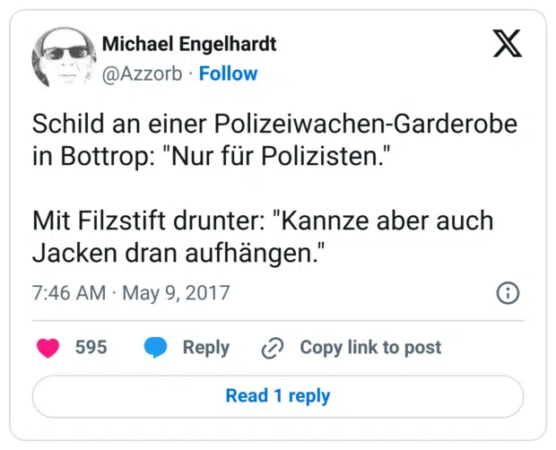 Schild an einer Polizeiwachen-Garderobe in Bottrop: "Nur für Polizisten."

Mit Filzstift drunter: "Kannze aber auch Jacken dran aufhängen."
