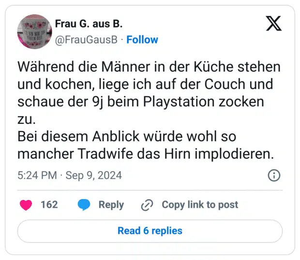 Während die Männer in der Küche stehen und kochen, liege ich auf der Couch und schaue der 9j beim Playstation zocken zu. Bei diesem Anblick würde wohl so mancher Tradwife das Hirn implodieren.