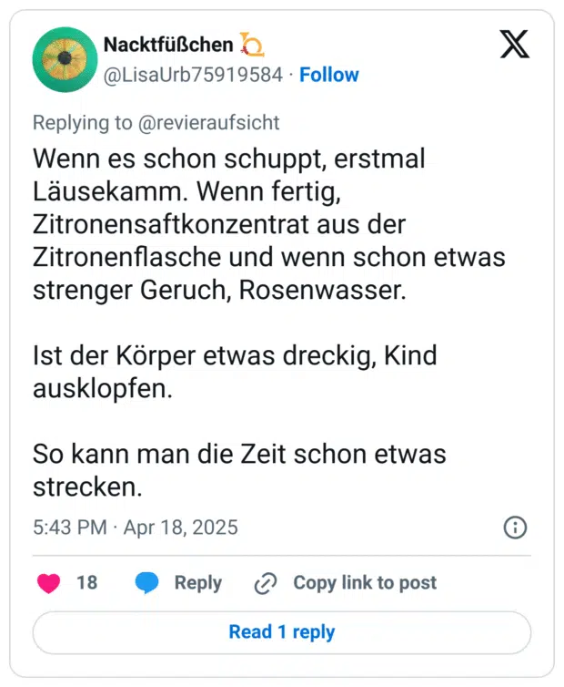 Wenn es schon schuppt, erstmal Läusekamm. Wenn fertig, Zitronensaftkonzentrat aus der Zitronenflasche und wenn schon etwas strenger Geruch, Rosenwasser. 

Ist der Körper etwas dreckig, Kind ausklopfen. 

So kann man die Zeit schon etwas strecken.