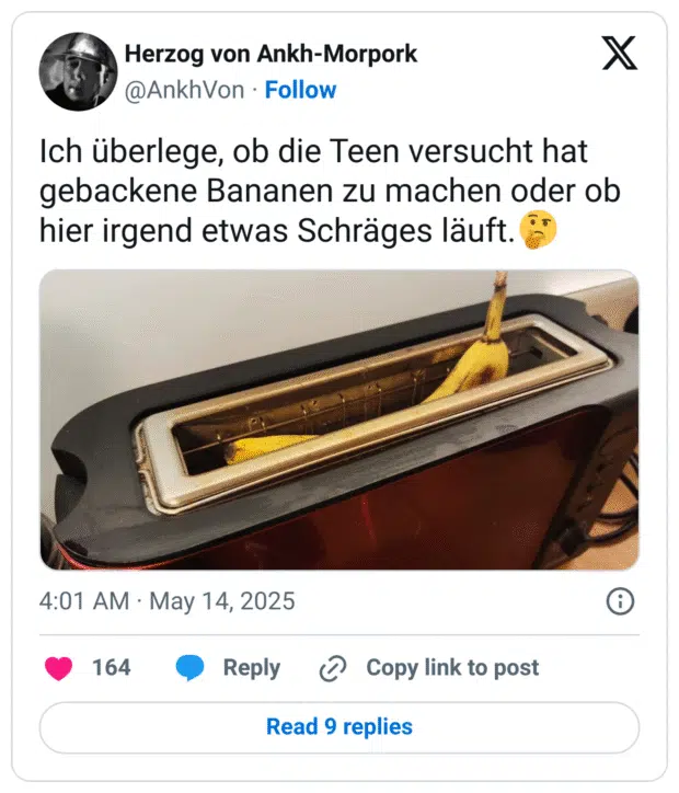 Ich überlege, ob die Teen versucht hat gebackene Bananen zu machen oder ob hier irgend etwas Schräges läuft.🤔
