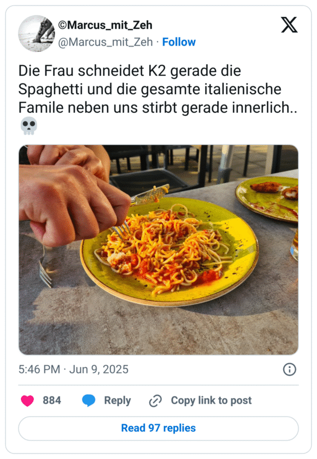 Die Frau schneidet K2 gerade die Spaghetti und die gesamte italienische Famile neben uns stirbt gerade innerlich.. 💀
