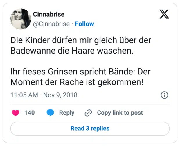 Die Kinder dürfen mir gleich über der Badewanne die Haare waschen.
