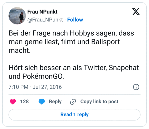 Bei der Frage nach Hobbys sagen, dass man gerne liest, filmt und Ballsport macht.

Hört sich besser an als Twitter, Snapchat und PokémonGO.