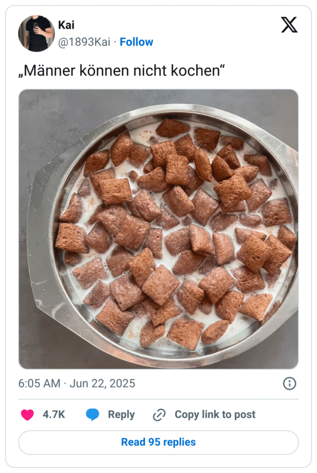 Tweet von @1893Kai mit dem Text: „Männer können nicht kochen“. Dazu ein Bild von einer großen Edelstahlschüssel, gefüllt mit Schokomilch und reichlich Frühstückscerealien (wahrscheinlich Choco Pillows). Die Schüssel ist ungewöhnlich groß, fast wie eine Kochtopfpfanne.