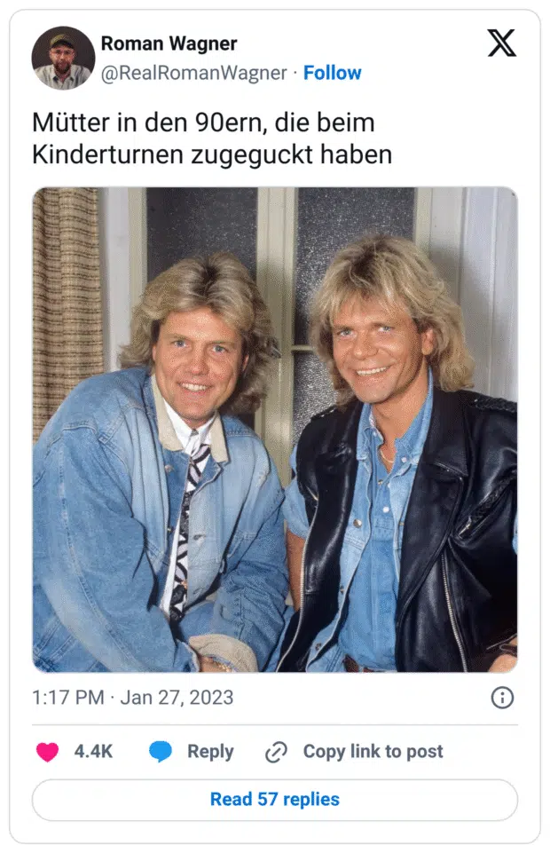 Mütter in den 90ern, die beim Kinderturnen zugeguckt haben