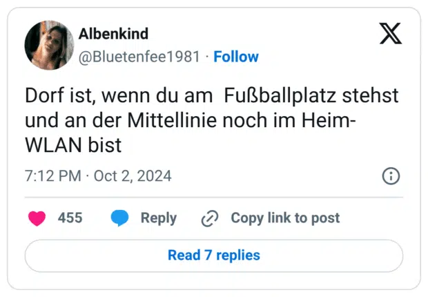 Dorf ist, wenn du am Fußballplatz stehst und an der Mittellinie noch im Heim- WLAN bist