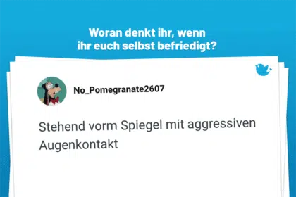 Stehend vorm Spiegel mit aggressiven Augenkontakt