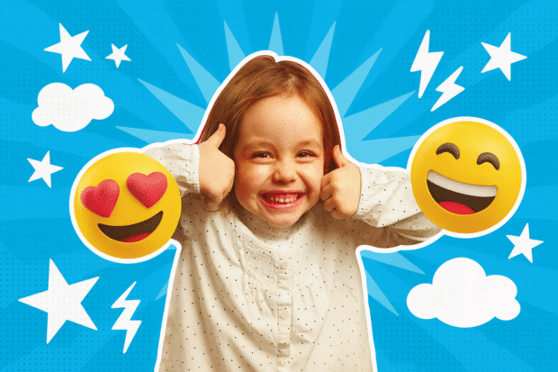 in kleines Mädchen mit langen, braunen Haaren lächelt über beide Ohren und zeigt mit beiden Daumen begeistert nach oben. Um sie herum fliegen weiße Comic-Sterne, Wolken und Blitze auf einem blauen Hintergrund mit radialem Farbverlauf. Links und rechts schweben große 3D-Emojis: eins mit Herzaugen, eins lachend mit weit geöffnetem Mund. Die Szene wirkt fröhlich, verspielt und leicht überdreht – als hätte jemand den puren Kinderspaß als Collage eingefangen.