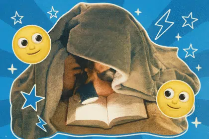 Alt-Text: Ein Kind liegt unter einer grauen Kuscheldecke und liest heimlich mit einer Taschenlampe ein Buch. Die Szene ist pop-artig illustriert, mit weiß umrandetem Cutout-Stil. Im Hintergrund ein blauer radialer Verlauf mit weißen Sternen, Blitzen und zwei freundlich schauenden gelben Emoji-Gesichtern, die den nächtlichen Entdeckergeist humorvoll betonen.