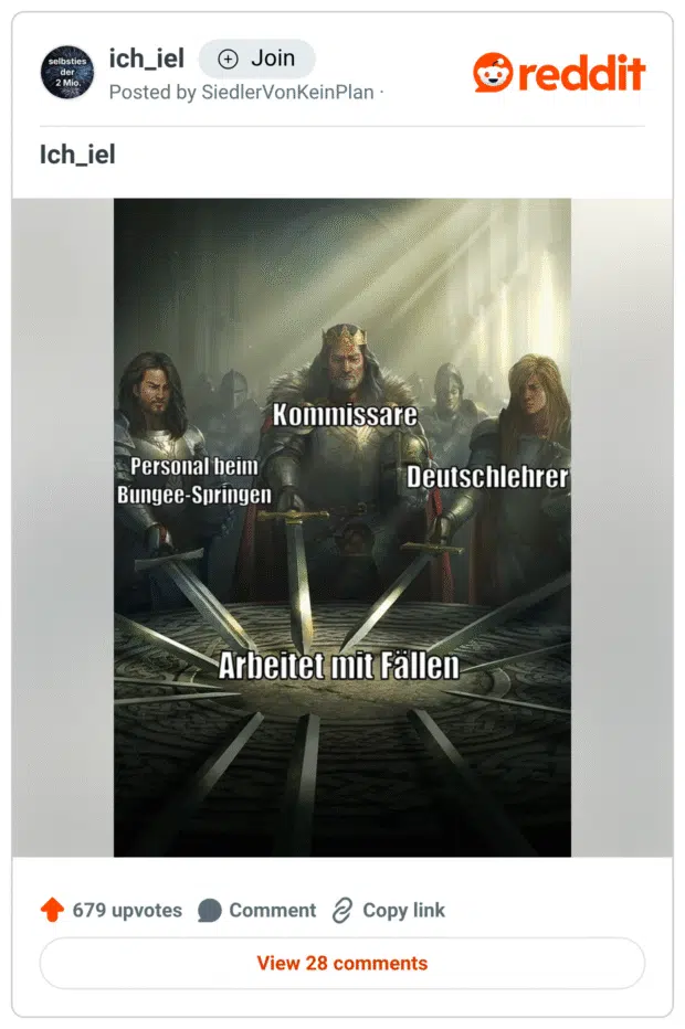 Das Meme zeigt ein berühmtes Fantasy-Bild von Rittern, die ihre Schwerter auf einen runden Tisch richten – inspiriert von König Artus und den Rittern der Tafelrunde. Jeder Ritter ist mit einem Text beschriftet: „Kommissare“, „Deutschlehrer“ und „Personal beim Bungee-Springen“. In der Mitte, wo sich alle Schwerter treffen, steht: „Arbeitet mit Fällen“. Der Witz spielt auf die Doppeldeutigkeit des Wortes „Fälle“ an – in Kriminalfällen, grammatischen Fällen und Stürzen (beim Bungee).