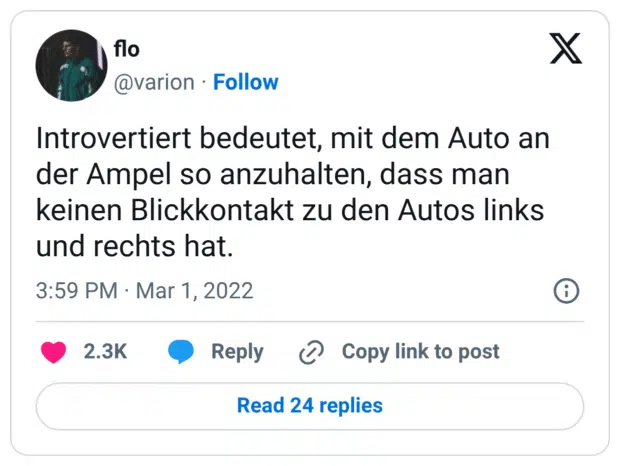 Introvertiert bedeutet, mit dem Auto an der Ampel so anzuhalten, dass man keinen Blickkontakt zu den Autos links und rechts hat.
