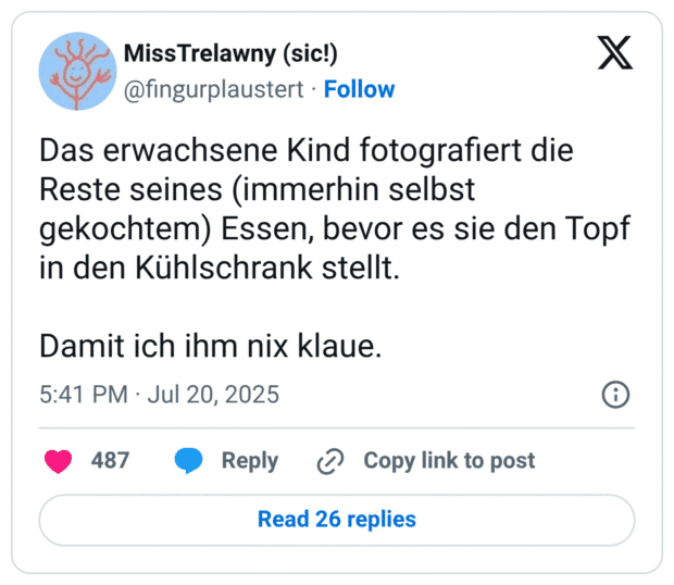 Das erwachsene Kind fotografiert die Reste seines (immerhin selbst gekochtem) Essen, bevor es sie den Topf in den Kühlschrank stellt. Damit ich ihm nix klaue.