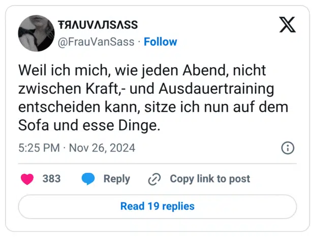 Weil ich mich, wie jeden Abend, nicht zwischen Kraft,- und Ausdauertraining entscheiden kann, sitze ich nun auf dem Sofa und esse Dinge.
