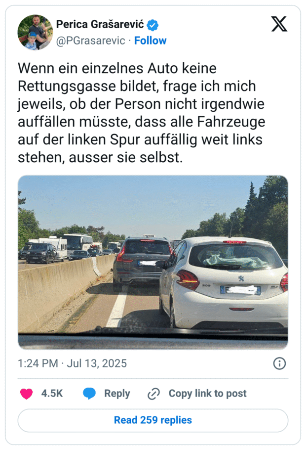 Wenn ein einzelnes Auto keine Rettungsgasse bildet, frage ich mich jeweils, ob der Person nicht irgendwie auffällen müsste, dass alle Fahrzeuge auf der linken Spur auffällig weit links stehen, ausser sie selbst.