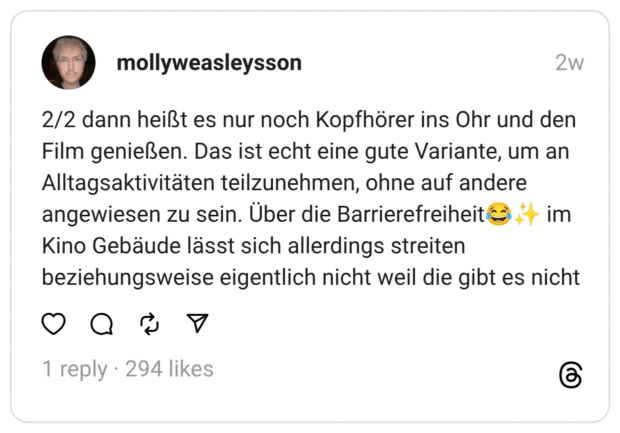 2/2 dann heißt es nur noch Kopfhörer ins Ohr und den Film genießen. Das ist echt eine gute Variante, um an Alltagsaktivitäten teilzunehmen, ohne auf andere angewiesen zu sein. Über die Barrierefreiheit😂✨ im Kino Gebäude lässt sich allerdings streiten beziehungsweise eigentlich nicht weil die gibt es nicht