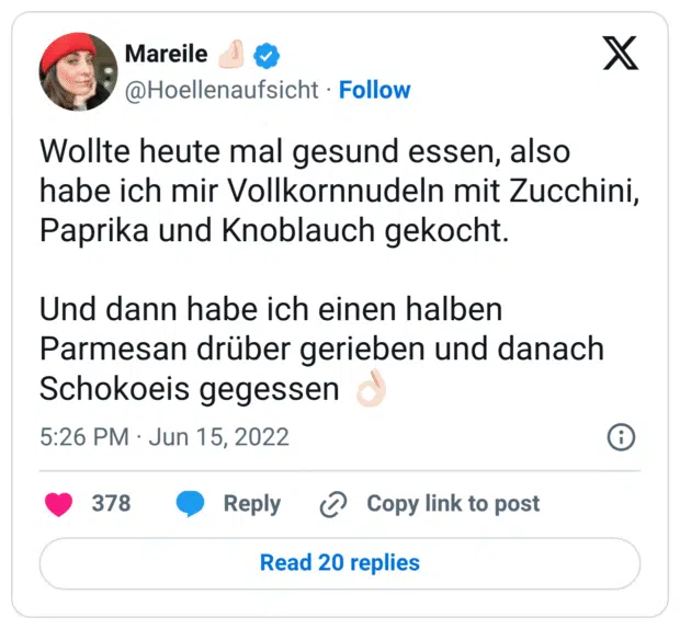 Wollte heute mal gesund essen, also habe ich mir Vollkornnudeln mit Zucchini, Paprika und Knoblauch gekocht. Und dann habe ich einen halben Parmesan drüber gerieben und danach Schokoeis gegessen