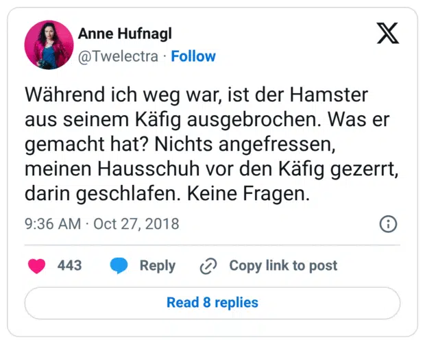 Während ich weg war, ist der Hamster aus seinem Käfig ausgebrochen. Was er gemacht hat? Nichts angefressen, meinen Hausschuh vor den Käfig gezerrt, darin geschlafen. Keine Fragen.