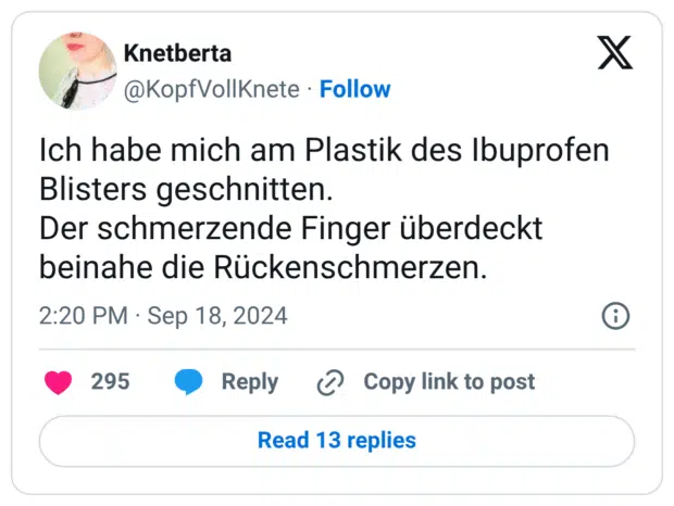 Ich habe mich am Plastik des Ibuprofen Blisters geschnitten. Der schmerzende Finger überdeckt beinahe die Rückenschmerzen.