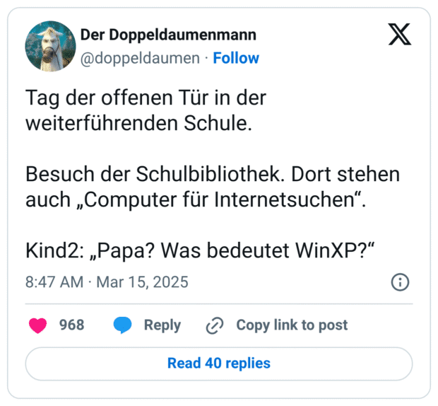 Tag der offenen Tür in der weiterführenden Schule. Besuch der Schulbibliothek. Dort stehen auch „Computer für Internetsuchen". Kind2: „Papa? Was bedeutet WinXP?"