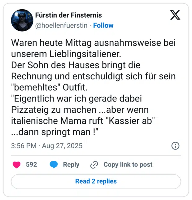 Waren heute Mittag ausnahmsweise bei unserem Lieblingsitaliener. Der Sohn des Hauses bringt die Rechnung und entschuldigt sich für sein "bemehltes" Outfit. "Eigentlich war ich gerade dabei Pizzateig zu machen ...aber wenn italienische Mama ruft "Kassier ab" ...dann springt man !"