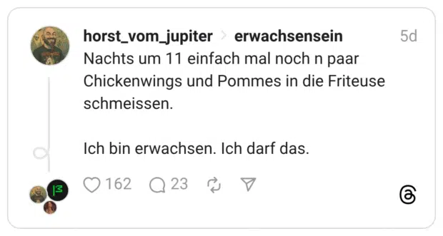 Nachts um 11 einfach mal noch n paar Chickenwings und Pommes in die Friteuse schmeissen. Ich bin erwachsen. Ich darf das