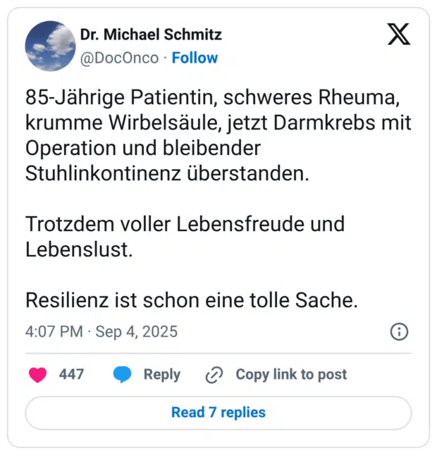 85-Jährige Patientin, schweres Rheuma, krumme Wirbelsäule, jetzt Darmkrebs mit Operation und bleibender Stuhlinkontinenz überstanden. Trotzdem voller Lebensfreude und Lebenslust. Resilienz ist schon eine tolle Sache.