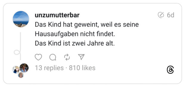 Das Kind hat geweint, weil es seine Hausaufgaben nicht findet. Das Kind ist zwei Jahre alt.