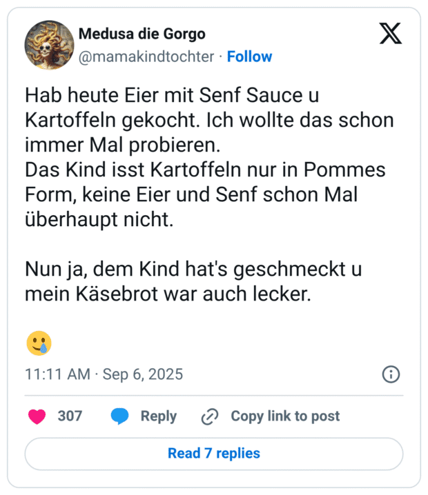Hab heute Eier mit Senf Sauce u Kartoffeln gekocht. Ich wollte das schon immer Mal probieren. Das Kind isst Kartoffeln nur in Pommes Form, keine Eier und Senf schon Mal überhaupt nicht. Nun ja, dem Kind hat's geschmeckt u mein Käsebrot war auch lecker. 🥲