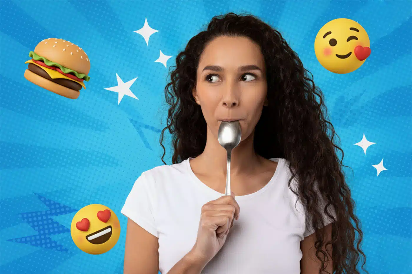 Eine junge Frau mit langen, lockigen Haaren und einem weißen T-Shirt hält einen silbernen Löffel am Mund und schaut gedankenverloren nach oben rechts.