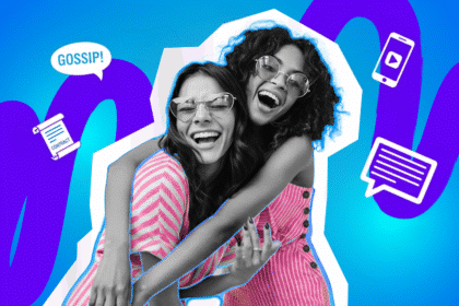 Pop-Art-Illustration von zwei lachenden Freundinnen, die sich umarmen und herzförmige Sonnenbrillen tragen. Schwarz-Weiß-Haut und bunte, gestreifte Kleidung. Ideal für Beiträge über Freundschaft, Beziehung, Insider-Witze, Vertrauen und gemeinsame Erlebnisse.