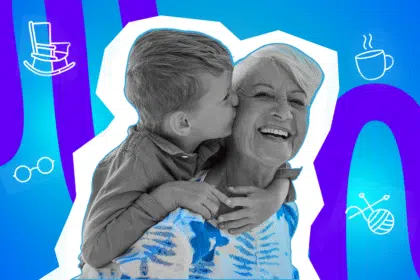 Pop-Art-Illustration einer alten Frau mit weißen Haaren, die lächelnd ein glückliches Kind auf den Schultern trägt. Umgeben von minimalistischen Icons wie eine Brille, Schaukelstuhl, Tasse Tee, und Stricknadeln mit Wollknäuel. Schwarz-Weiß-Gesicht und bunter Hintergrund. Ideal für Beiträge über schöne Erinnerungen und Geschichten über Großeltern.