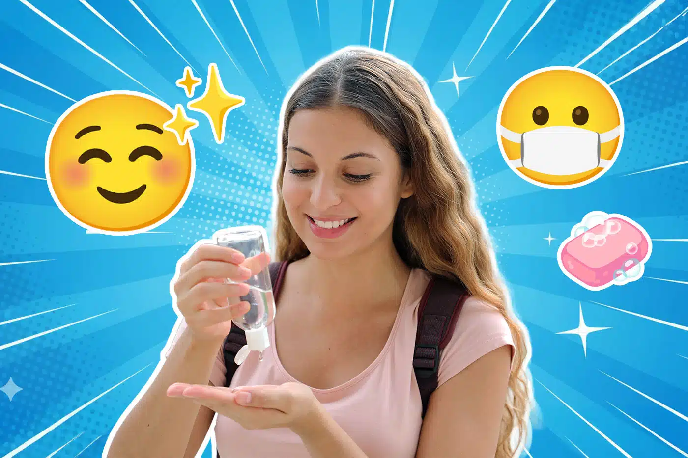 Eine junge Frau trägt einen Rucksack und gibt sich Handdesinfektionsmittel auf die Hand. Sie lächelt dabei. Um sie herum sind Emojis wie ein lächelndes Gesicht, ein Gesicht mit Maske und ein Seifenstück auf blauem Strahlenhintergrund – Symbol für Hygiene und Sauberkeit.