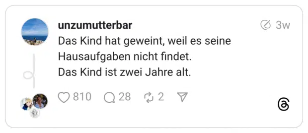 Das Kind hat geweint, weil es seine Hausaufgaben nicht findet. Das Kind ist zwei Jahre alt.