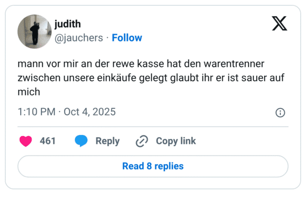 mann vor mir an der rewe kasse hat den warentrenner zwischen unsere einkäufe gelegt glaubt ihr er ist sauer auf mich 1
